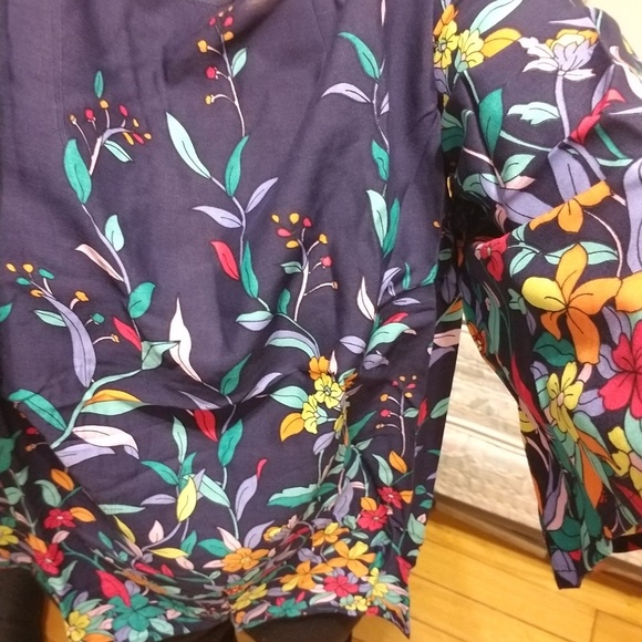 Plus Size Vibrant Garden Blouse - Picture 4 of 5